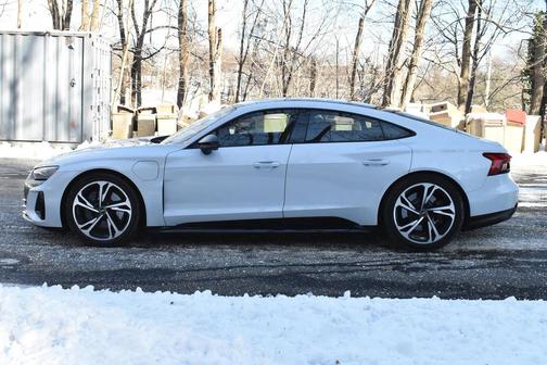 2022 Audi e-tron GT Premium Plus