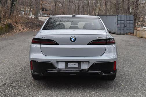 Grey 2023 BMW i7 xDrive60