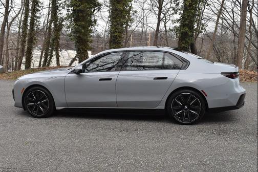 Grey 2023 BMW i7 xDrive60