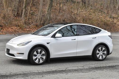 2021 Tesla Model Y Standard Range Rear-Wheel Drive