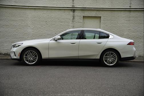 White 2025 BMW 530 xDrive