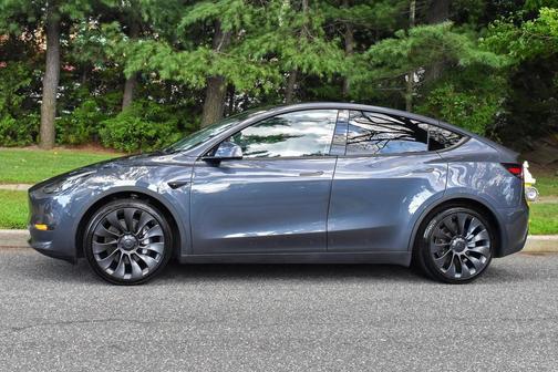 2022 Tesla Model Y Long Range Dual Motor All-Wheel Drive