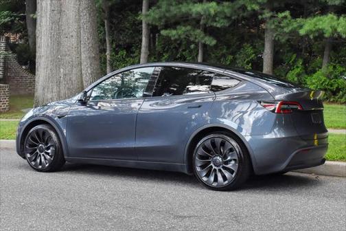 2022 Tesla Model Y Long Range Dual Motor All-Wheel Drive