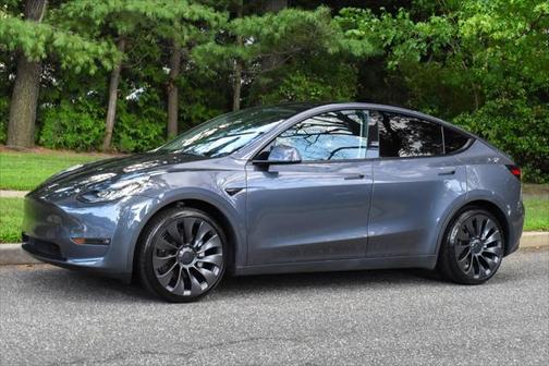 2022 Tesla Model Y Long Range Dual Motor All-Wheel Drive