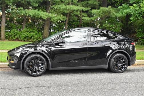2022 Tesla Model Y Long Range Dual Motor All-Wheel Drive
