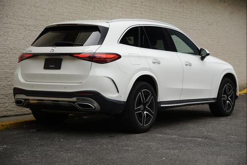 White 2023 Mercedes-Benz GLC 300 4MATIC
