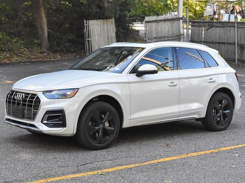 White 2023 Audi Q5 40 Premium Plus