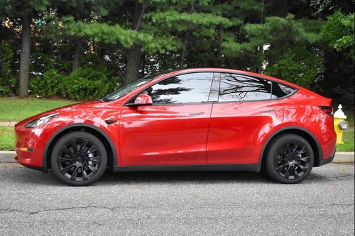 2022 Tesla Model Y Long Range Dual Motor All-Wheel Drive