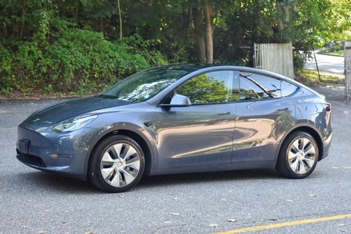 2022 Tesla Model Y Long Range Dual Motor All-Wheel Drive