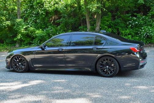 2022 BMW 750 i xDrive