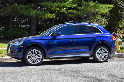 Navarra Blue Metallic 2020 Audi Q5 45 Premium Plus