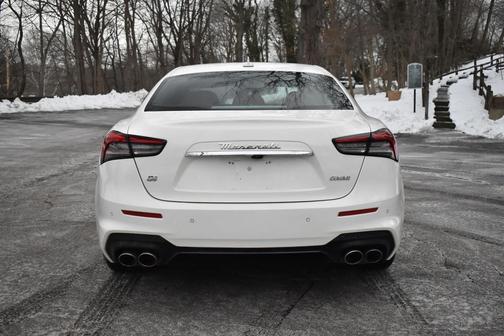 2022 Maserati Ghibli Modena Q4