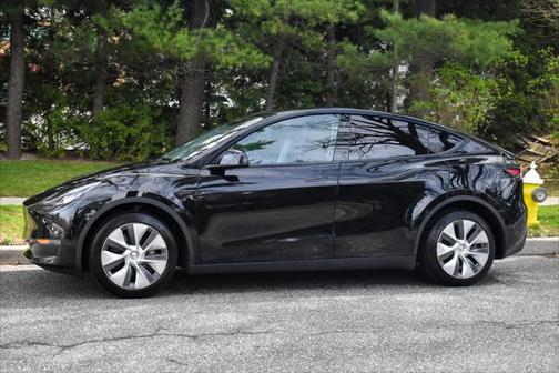 2022 Tesla Model Y Long Range Dual Motor All-Wheel Drive