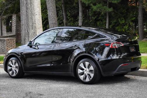 2022 Tesla Model Y Long Range Dual Motor All-Wheel Drive