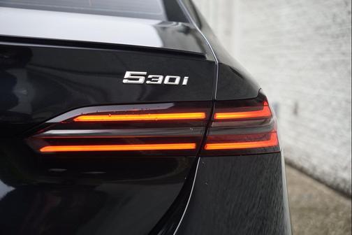 Black Sapphire Metallic 2025 BMW 530 xDrive