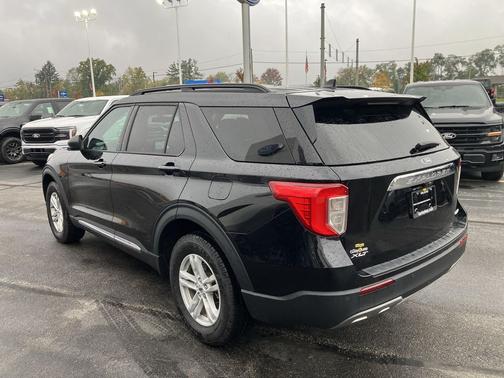 Black Metallic 2024 Ford Explorer XLT