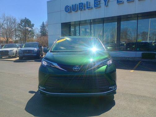 2023 Toyota Sienna XLE 7 Passenger