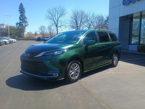 2023 Toyota Sienna XLE 7 Passenger