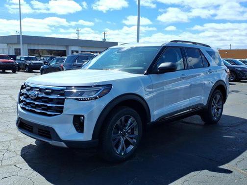 Space White Metallic 2026 Ford Explorer Active