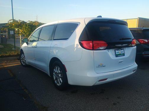 2022 Chrysler Voyager LX