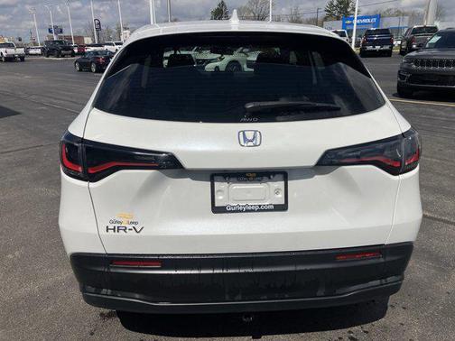 Platinum White Pearl 2023 Honda HR-V LX
