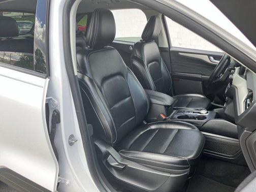 Oxford White 2021 Ford Escape SEL