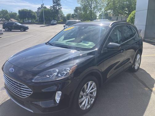 Agate Black Metallic 2022 Ford Escape Titanium