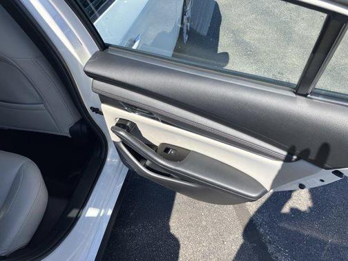 Snowflake White Pearl Mica 2021 Mazda Mazda3 AWD w/Preferred Package