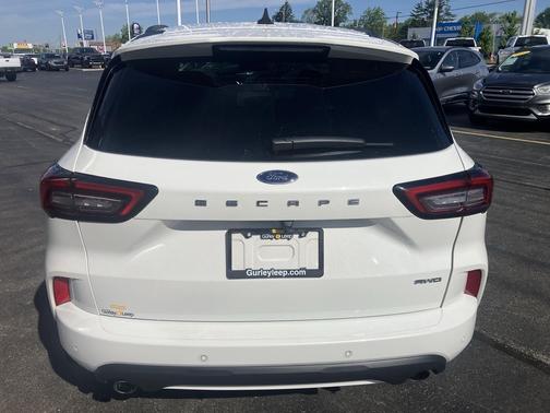 Star White Metallic Tri-Coat 2023 Ford Escape ST-Line Elite