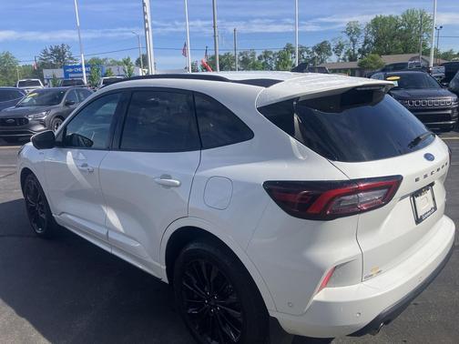 Star White Metallic Tri-Coat 2023 Ford Escape ST-Line Elite