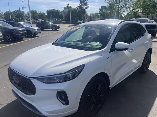Star White Metallic Tri-Coat 2023 Ford Escape ST-Line Elite