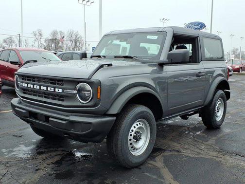 Carbonized Gray Metallic 2026 Ford Bronco Base
