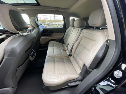 Infinite Black Metallic Clearcoat 2024 Lincoln Nautilus Reserve