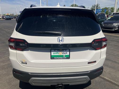 Platinum White Pearl 2025 Honda Pilot TrailSport