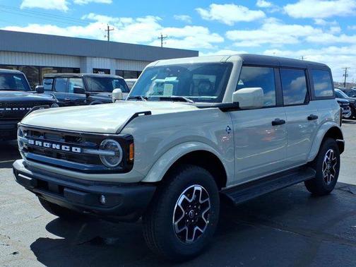 Desert Sand 2026 Ford Bronco Outer Banks