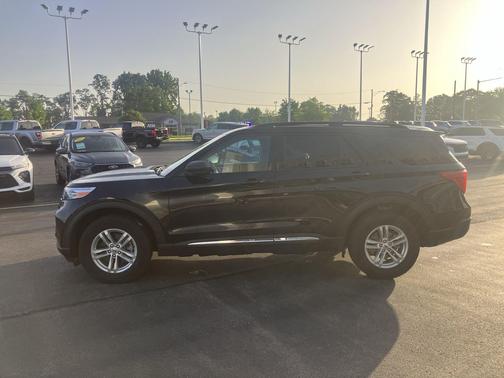 Agate Black Metallic 2024 Ford Explorer XLT