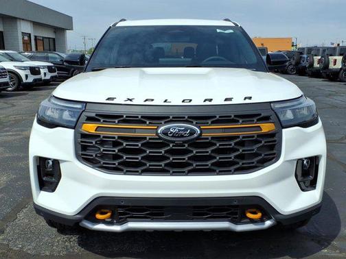 Star White Metallic Tri-Coat 2026 Ford Explorer Tremor