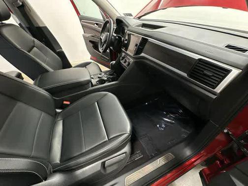 Red Metallic 2022 Volkswagen Atlas 2.0T SE w/Technology 4MOTION