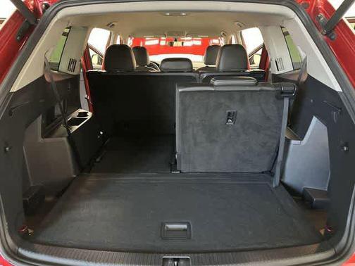 Red Metallic 2022 Volkswagen Atlas 2.0T SE w/Technology 4MOTION