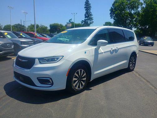 2022 Chrysler Pacifica Hybrid Touring L