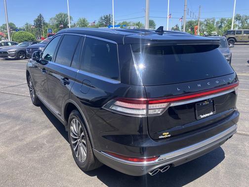 Infinite Black Metallic Clearcoat 2024 Lincoln Aviator Reserve AWD