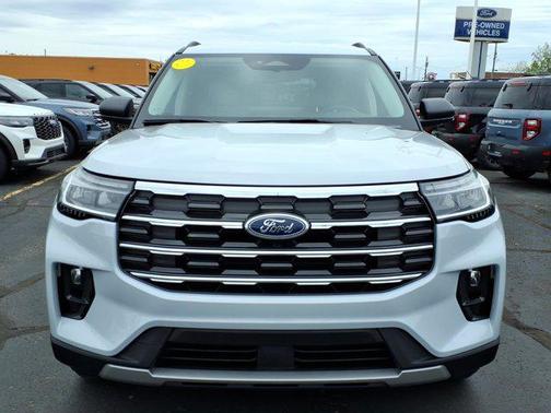 Space White Metallic 2026 Ford Explorer Active