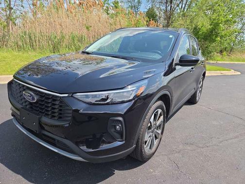 Agate Black Metallic 2025 Ford Escape Platinum