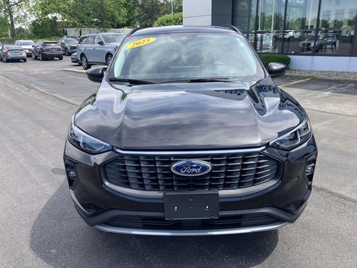 Agate Black Metallic 2025 Ford Escape Platinum