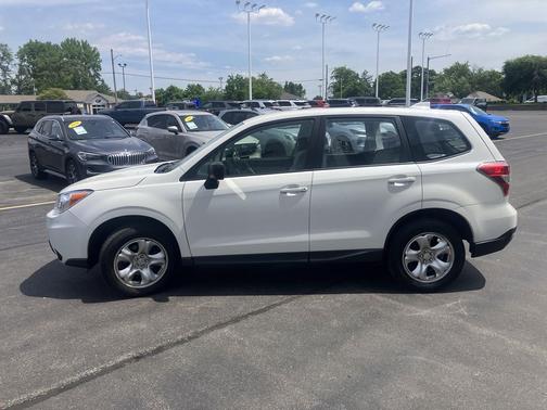 Crystal White Pearl 2016 Subaru Forester 2.5i