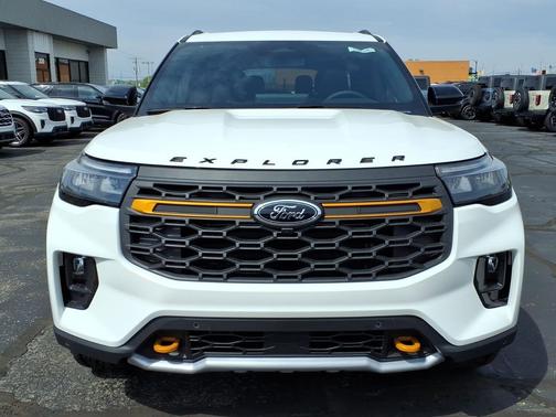 Star White Metallic Tri-Coat 2026 Ford Explorer Tremor