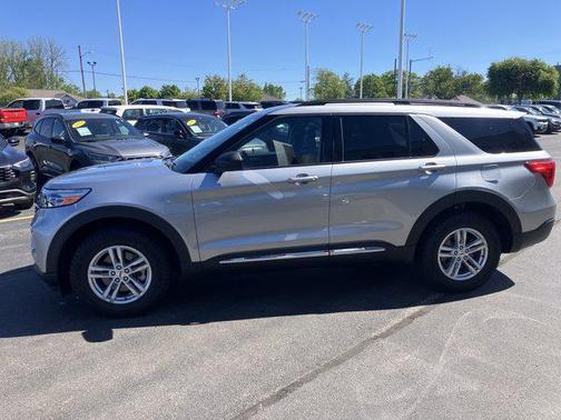 Silver Metallic 2021 Ford Explorer XLT