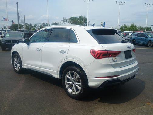 2022 Audi Q3 45 S line Premium