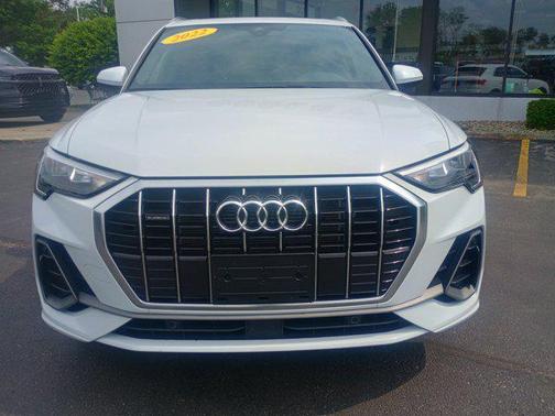 2022 Audi Q3 45 S line Premium