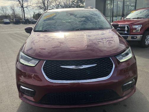 Velvet Red Pearlcoat 2023 Chrysler Pacifica Touring L